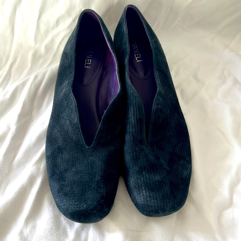 Ladies size 13 navy suede Vaneli loafers. NWT